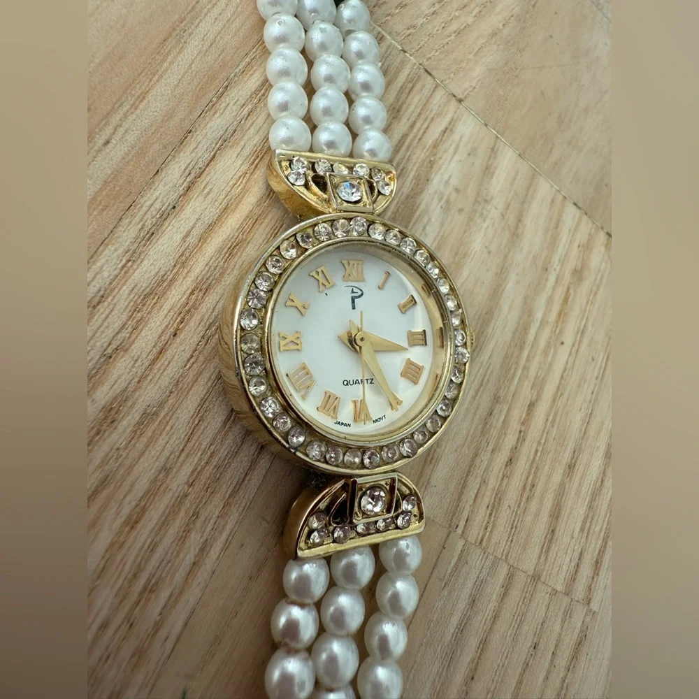Vintage Ladies gold tone faux pearl watch NEW BATTERY